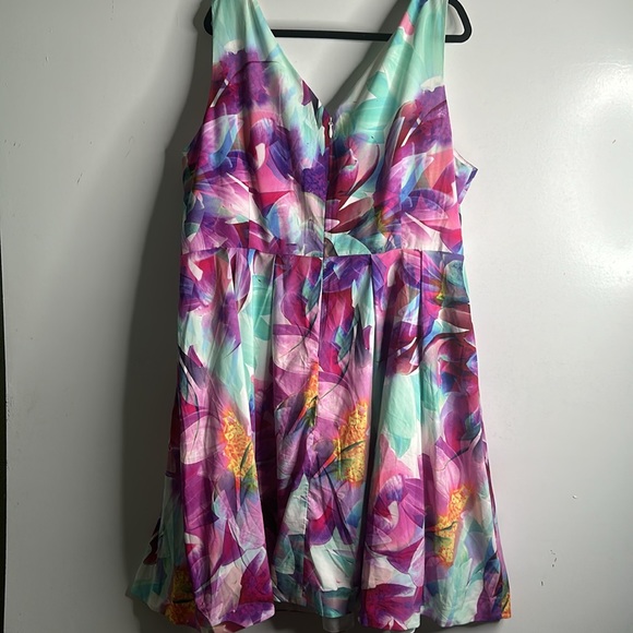 City chic secret garden vneck pleated knee length dress size xL - Picture 8 of 12